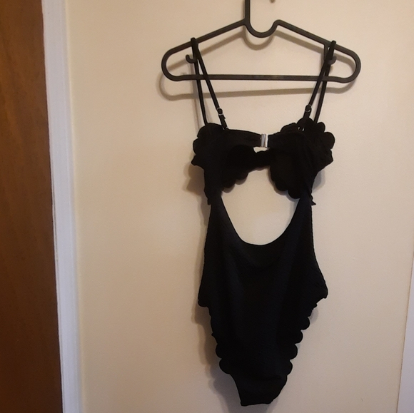 NWT Cupshe Black Textured Scallop Edge One Piece Swimsuit - Picture 13 of 16